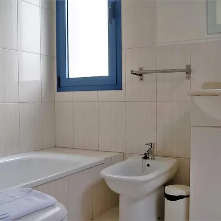 Villa In Playa Blanca Sleeps 4 Includes Air Con And Wifi 0 *